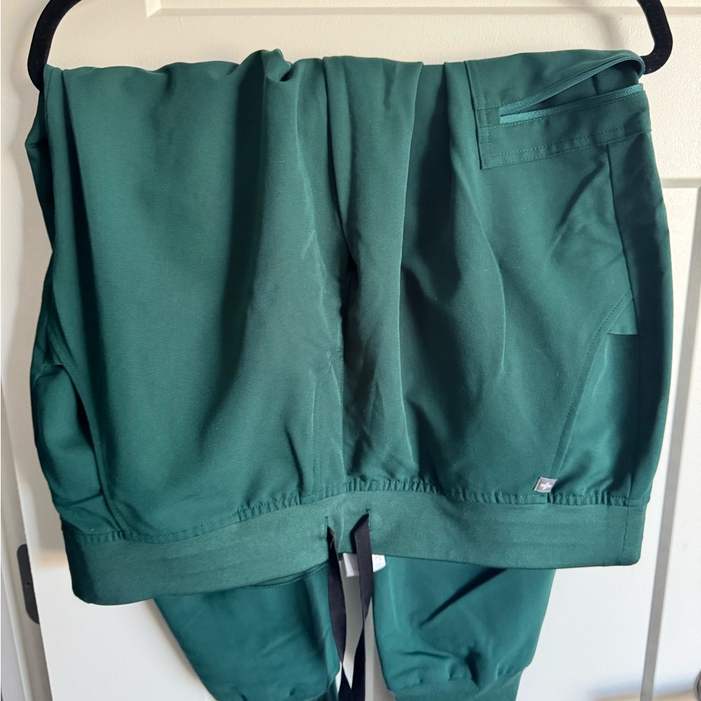 FIGS Scrubs Set Green Technical Collection Top L Bottom XL Jogger Pants - Picture 6 of 9